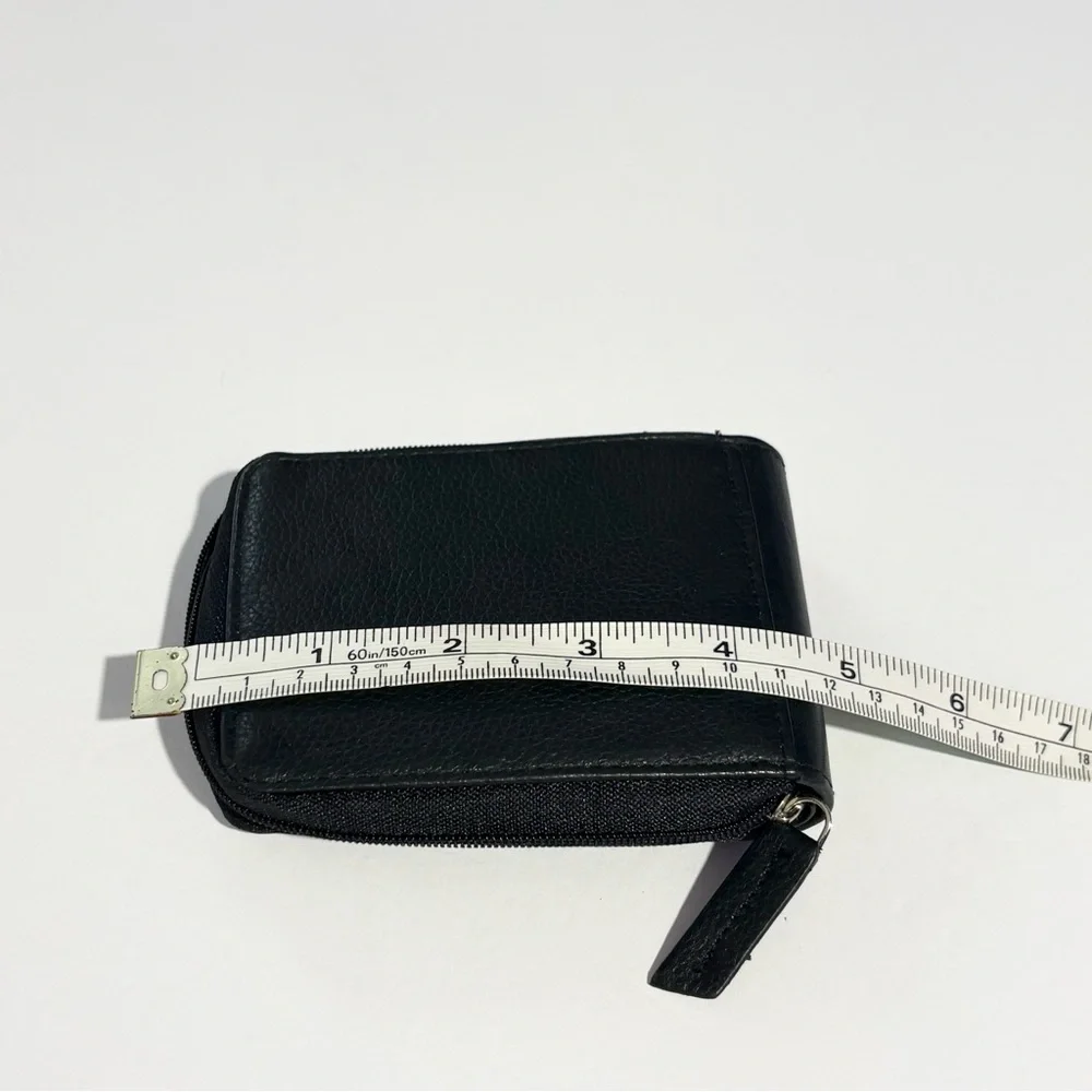 George Black Leather Billfold Zip Close RFID Wallet New with Tags Minor Flaws